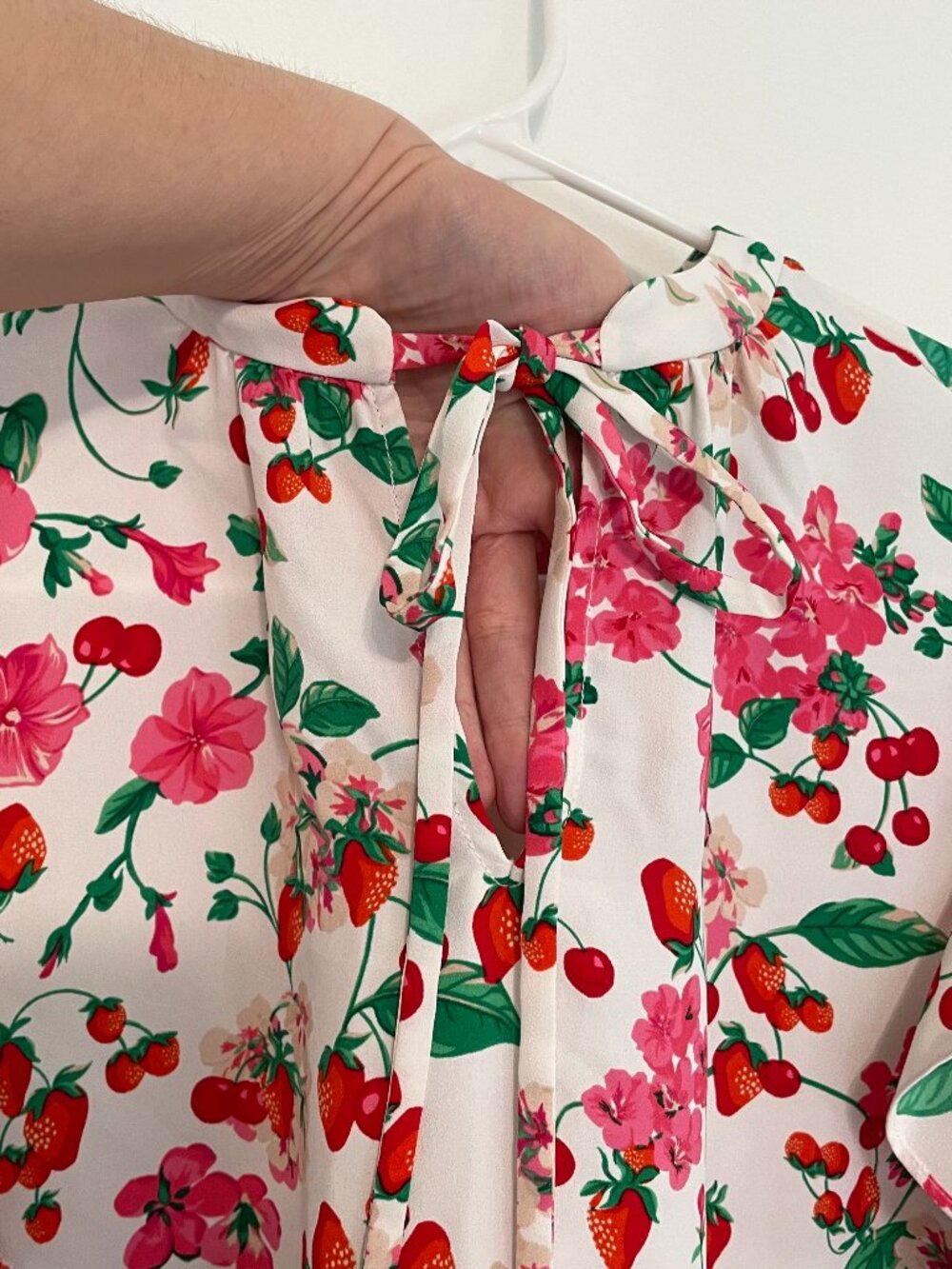 ANN TAYLOR Floral Mixed Media Ruffle Sleeve Tie Neck Shell Top White Strawberry - Picture 8 of 16